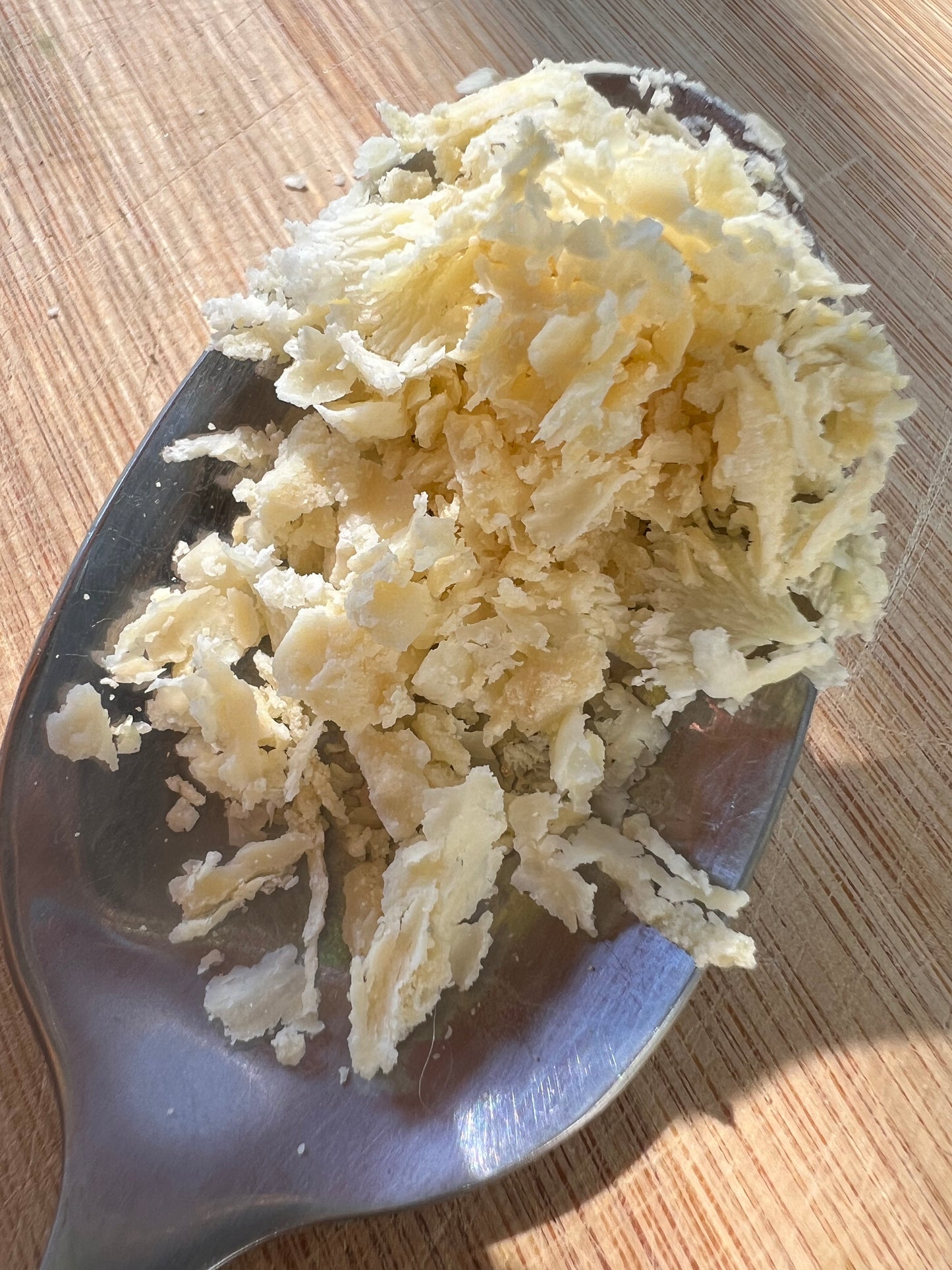 16 Gramm Fliegenpilz in 500 Gramm Kokosfett oder Kakaobutter